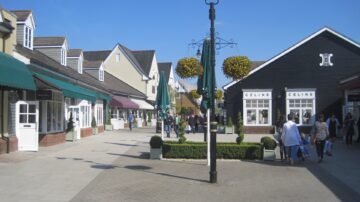 Cab hire companies in Bicester Village