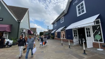 Private hire shopping trips to Bicester